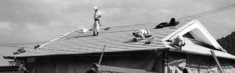 屋根の上という現場